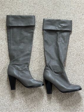 Women’s 7.5 Tall Gray Knee-High Heeled Boots by Colin Stuart